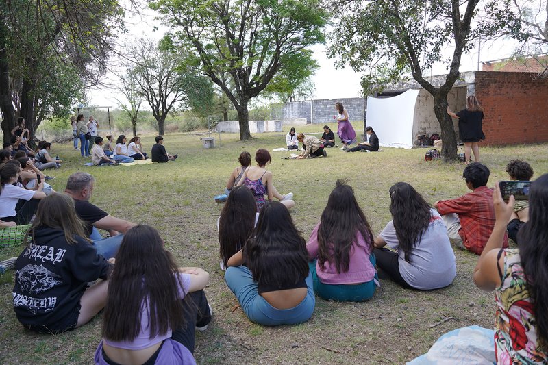 "Las paredes hablan". Performance plástica y teatral.