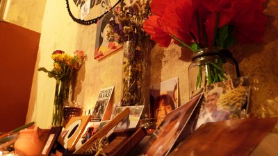 Todo resuena en un eco infinito: principio de un altar